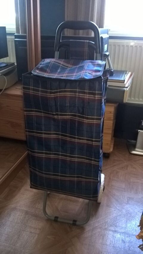 Chariots/caddies � roulettes neufs. 7 Flers-en-Escrebieux (59)