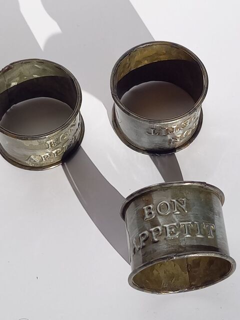 Lot de 3 Ronds de serviettes en zinc vintage  Bon appétit  p 10 Saumur (49)