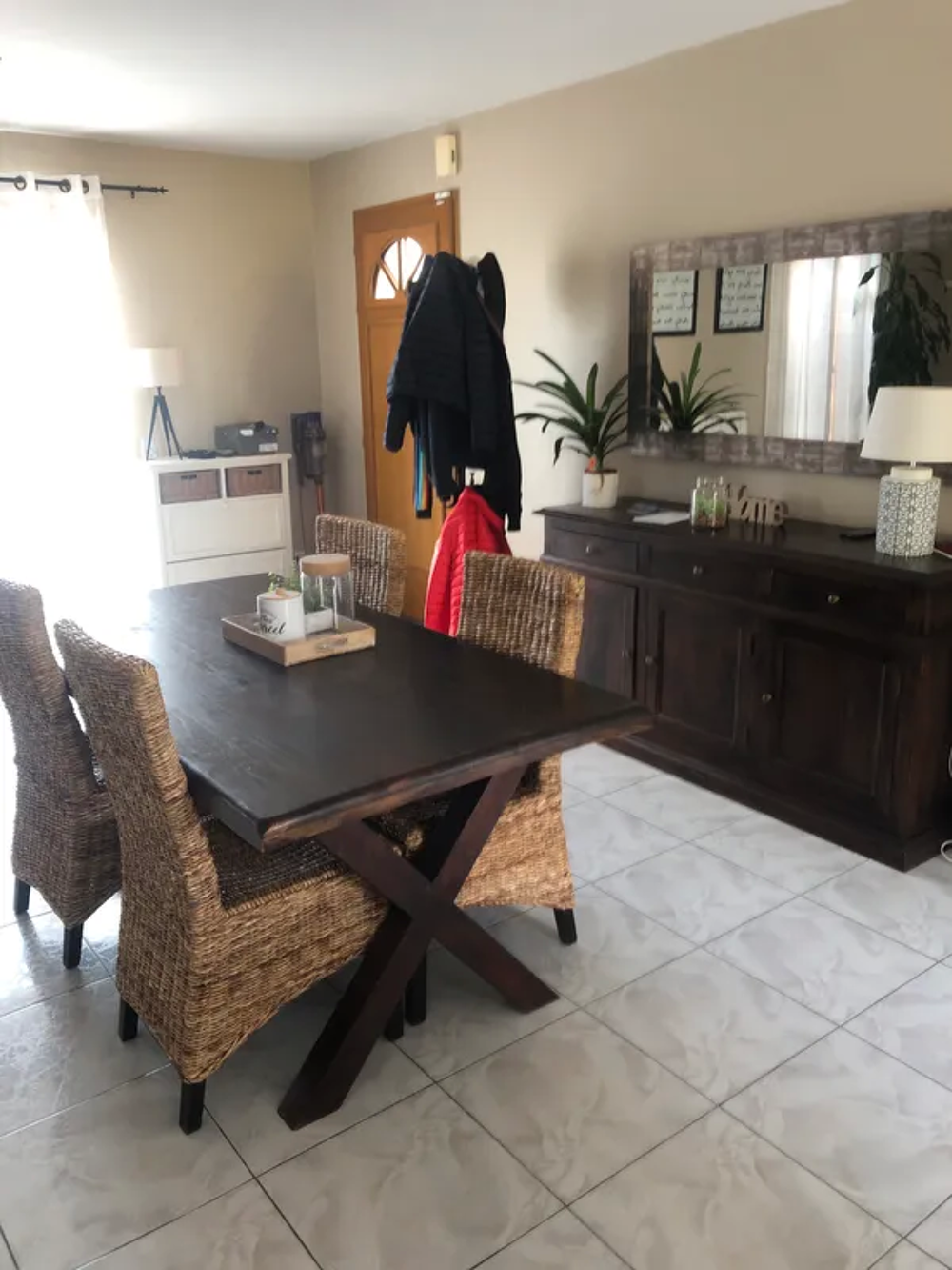 Salle &agrave; manger complete Meubles
