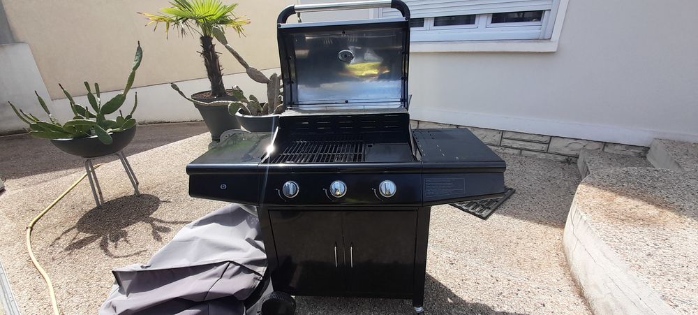 Barbecue &agrave; gaz + plancha Jardin