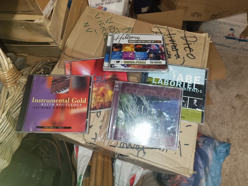 Lot de CD audio divers CD et vinyles