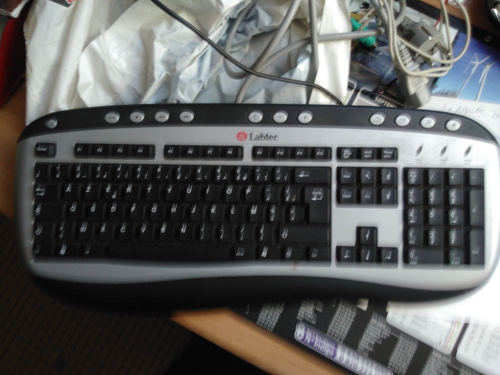 CLAVIER D ORDINATEUR Matériel informatique