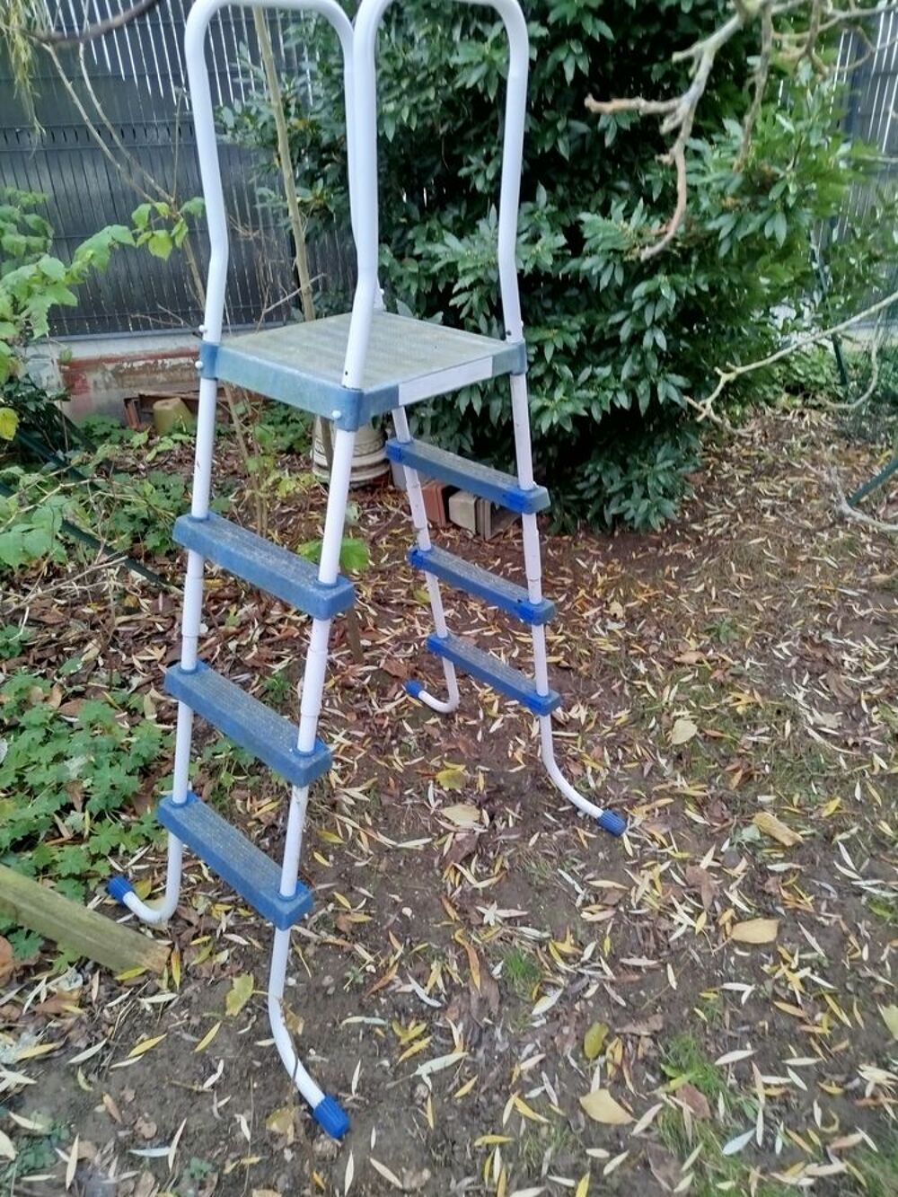 &Eacute;chelle pour piscine ou autre usage, bon &eacute;tat g&eacute;n&eacute;ral. Bricolage