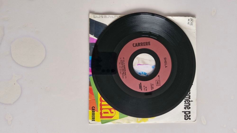 Vinyle 45T de Sheila "et ne la ram&egrave;ne pas" CD et vinyles