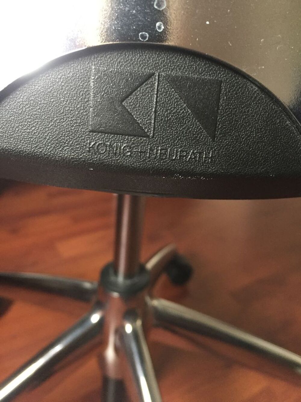 Chaise de bureau ergonomique haut de gamme de K&ouml;nig Neurath. Meubles