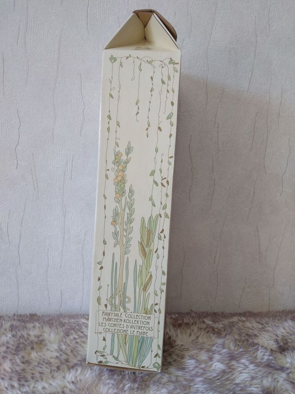 La princesse et la Grenouille - Poup&eacute;e de porcelaine 