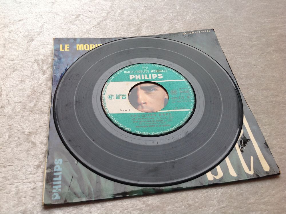 JACQUES BREL 3 TITRES DONT LE MORIBOND Envoi Possible
CD et vinyles