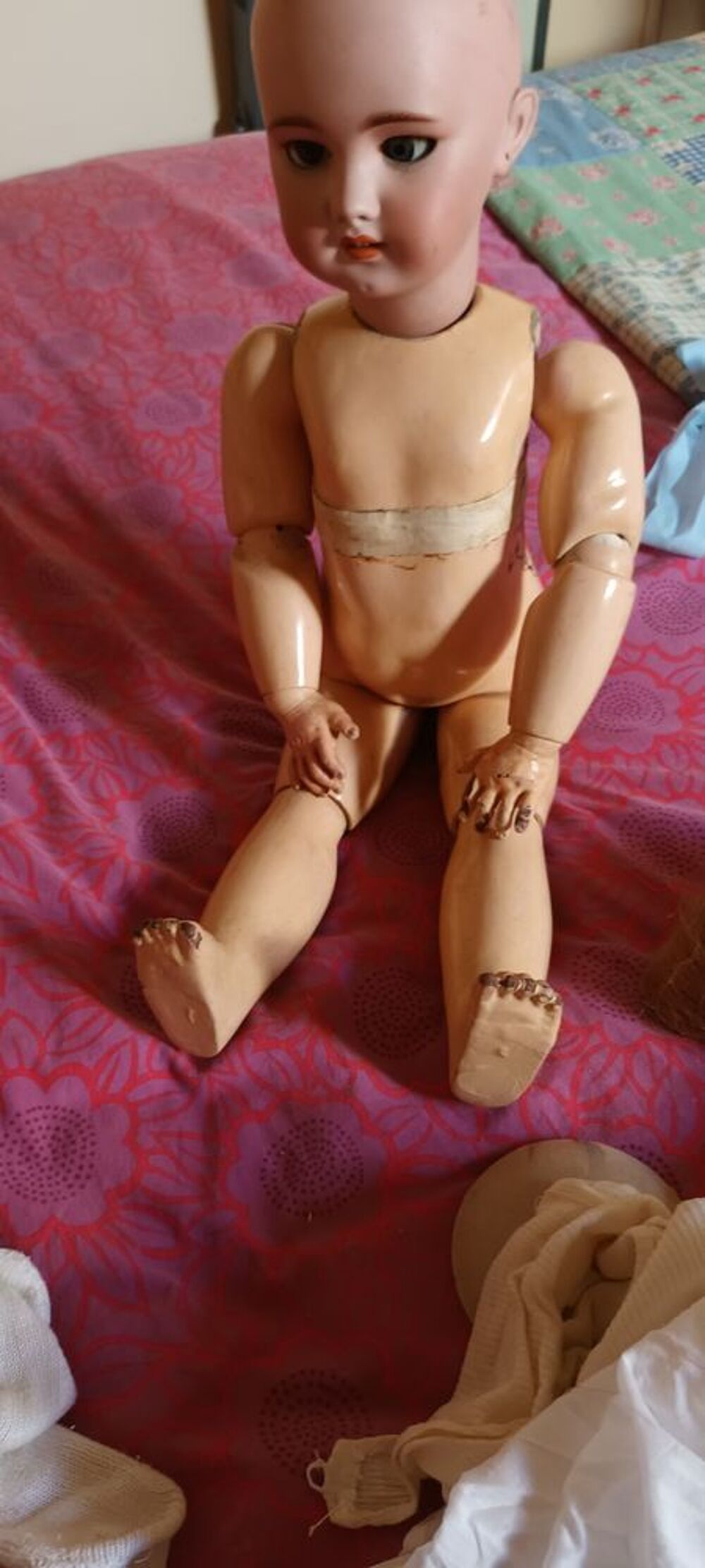 Petite Poupée Ancienne à Tête En Celluloid, Dans Sa Boîte (sans Couvercle), Occasion