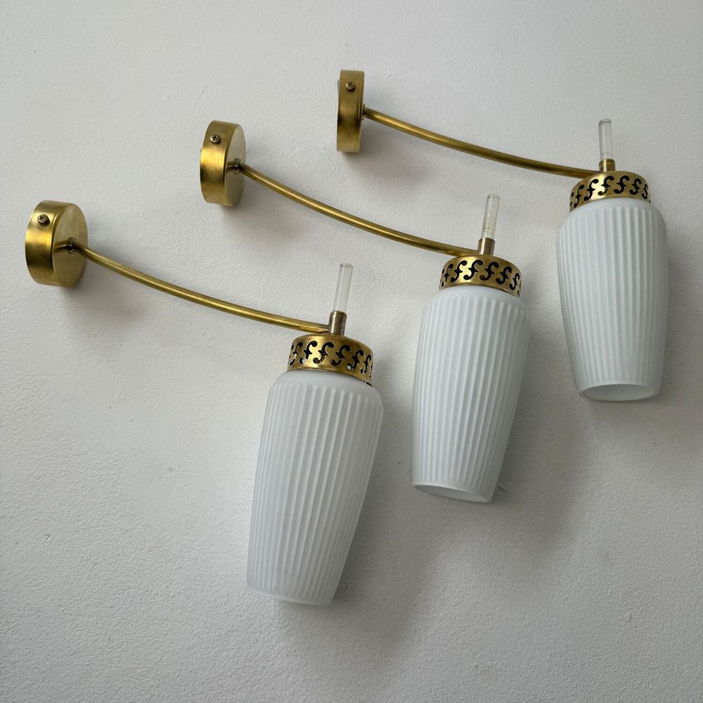 LOT 3 ANCIENNES APPLIQUES EN OPALINE VINTAGE
Décoration