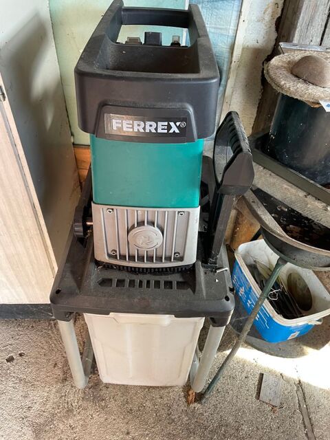 Broyeur � v�g�taux 100 La Neuville-au-Pont (51)