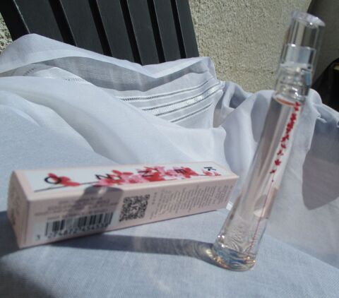 Miniature d'Eau de Parfum  Flower Ikebana By Kenzo  - Neuve 22 La Fert�-Alais (91)