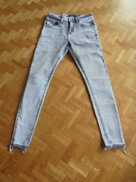 Jean Bershka gris neige (22) 15 Tours (37)