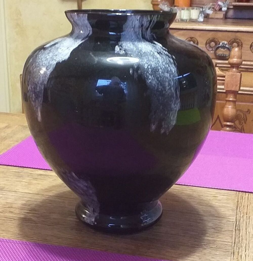 Vase en verre noir et rouge marbr&eacute; Décoration