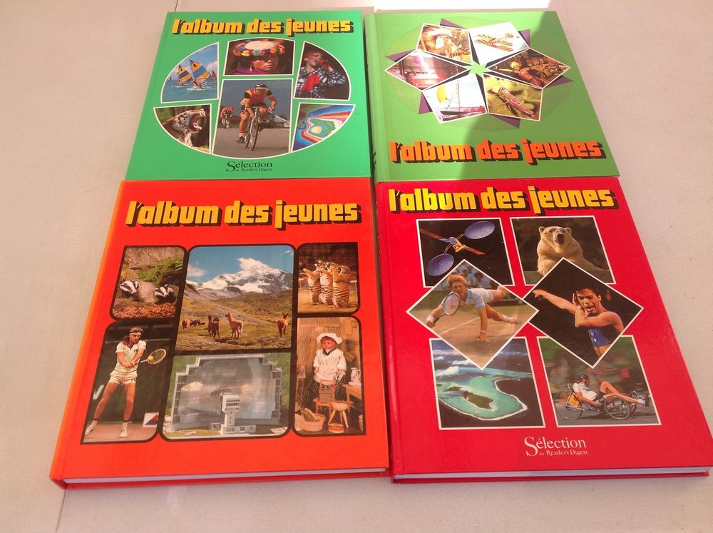 4 l'album des jeunes de 253 pages Livres et BD