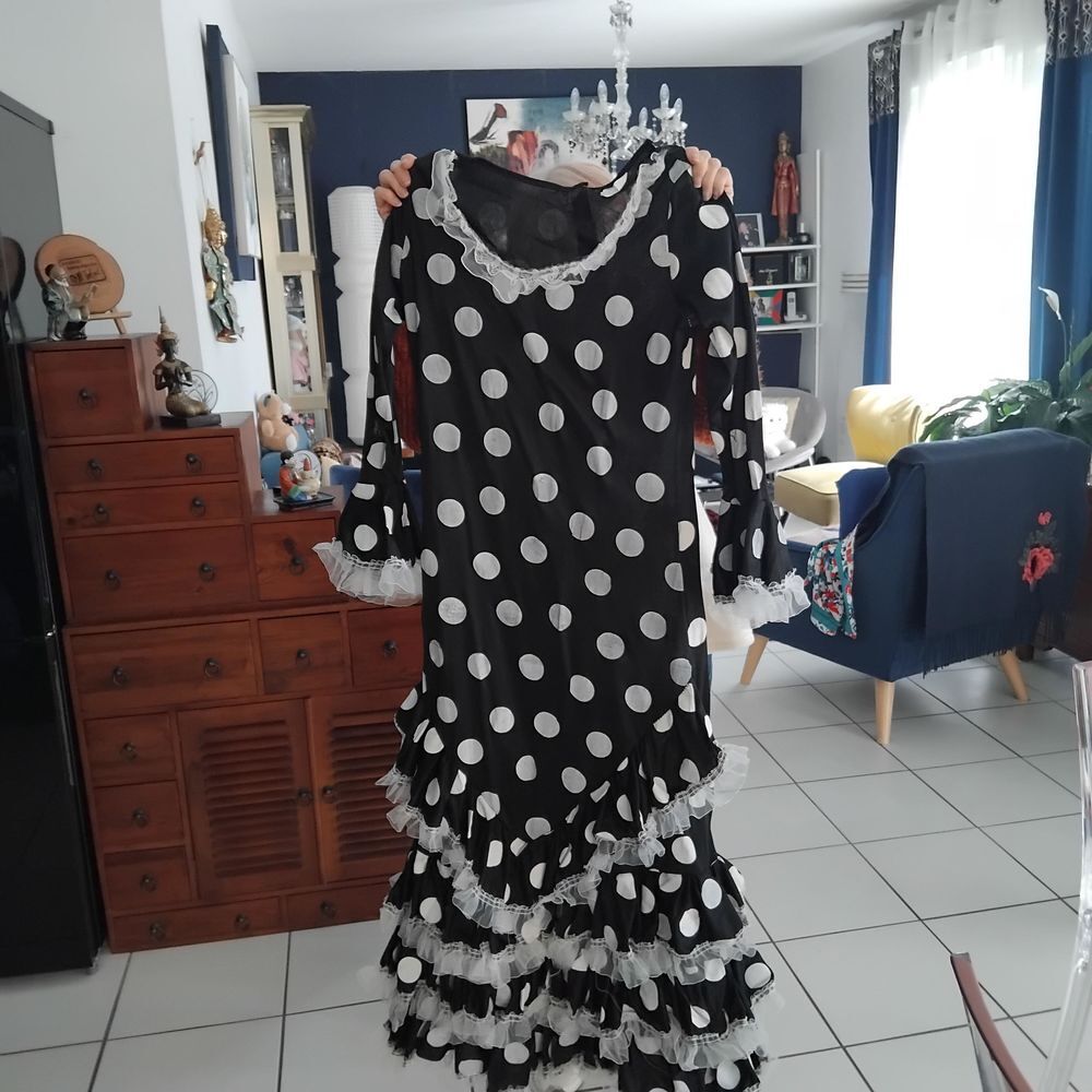 Robes, perruques, bijoux fantaisie et accessoires Vêtements