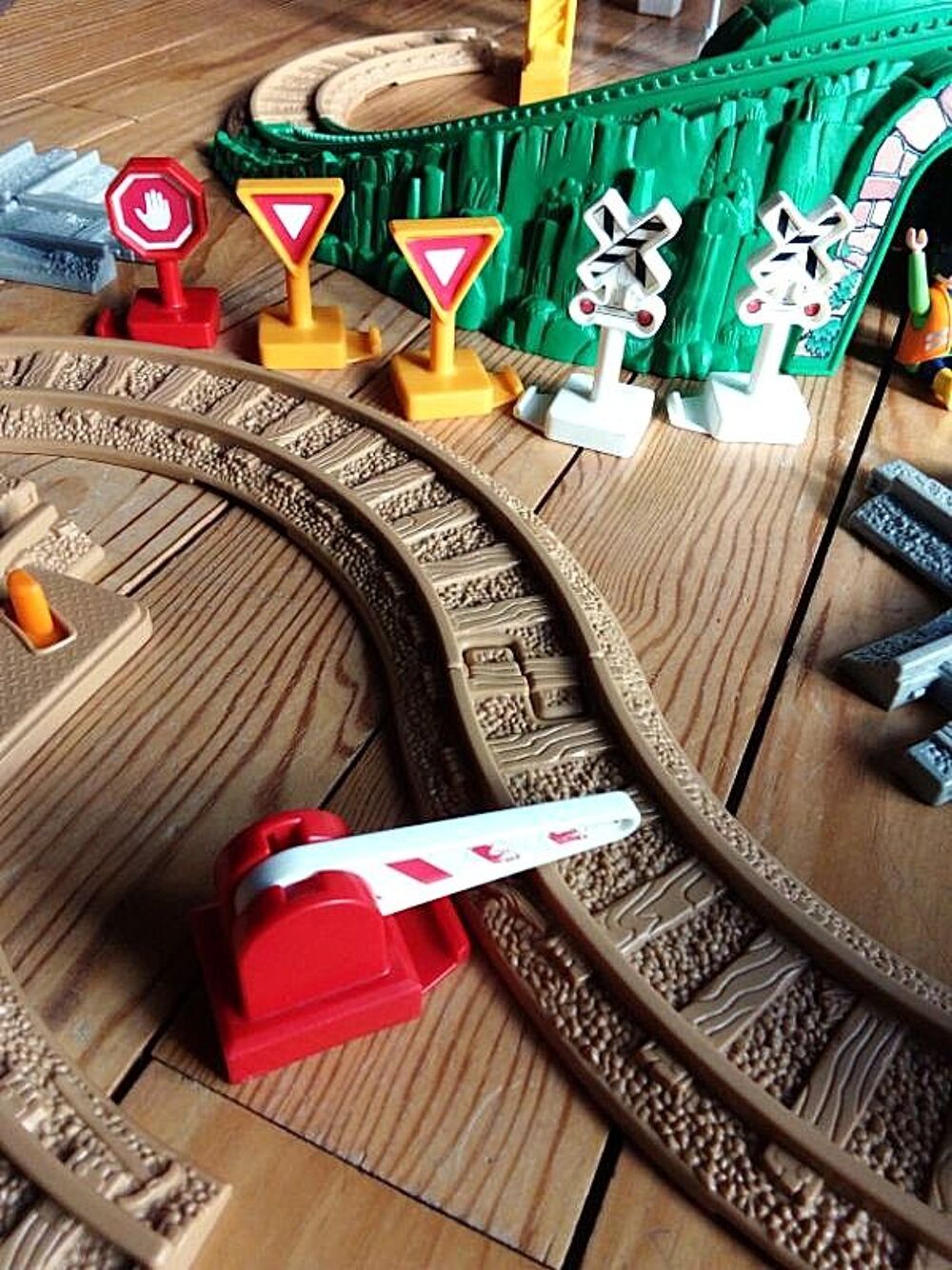 Circuit de train Fisher Price pour compl&eacute;ter le votre Jeux / jouets