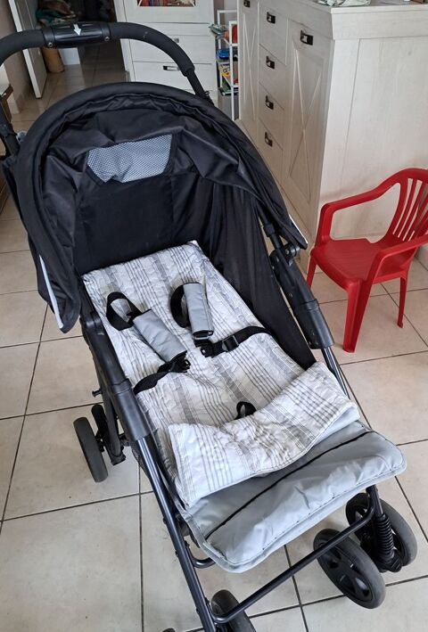 Poussette enfant 45 Grasse (06)