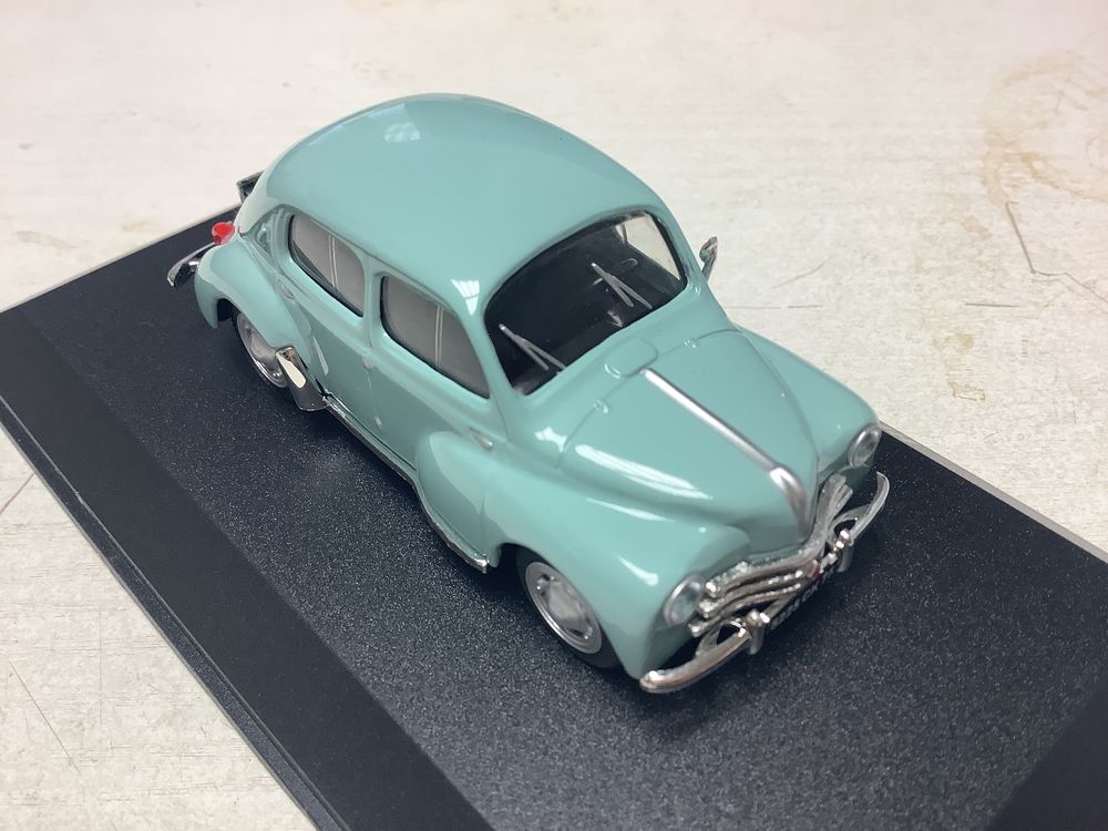 RENAULT 4CV 1947 1/43 voiture miniature 