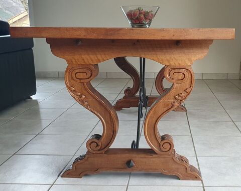 Table robuste en Noyer 6/8 pers 800 Saint-Martin-d'Hres (38)