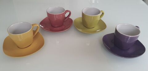 Lot de 4 tasses et soucoupes 8 Pont-Sainte-Maxence (60)