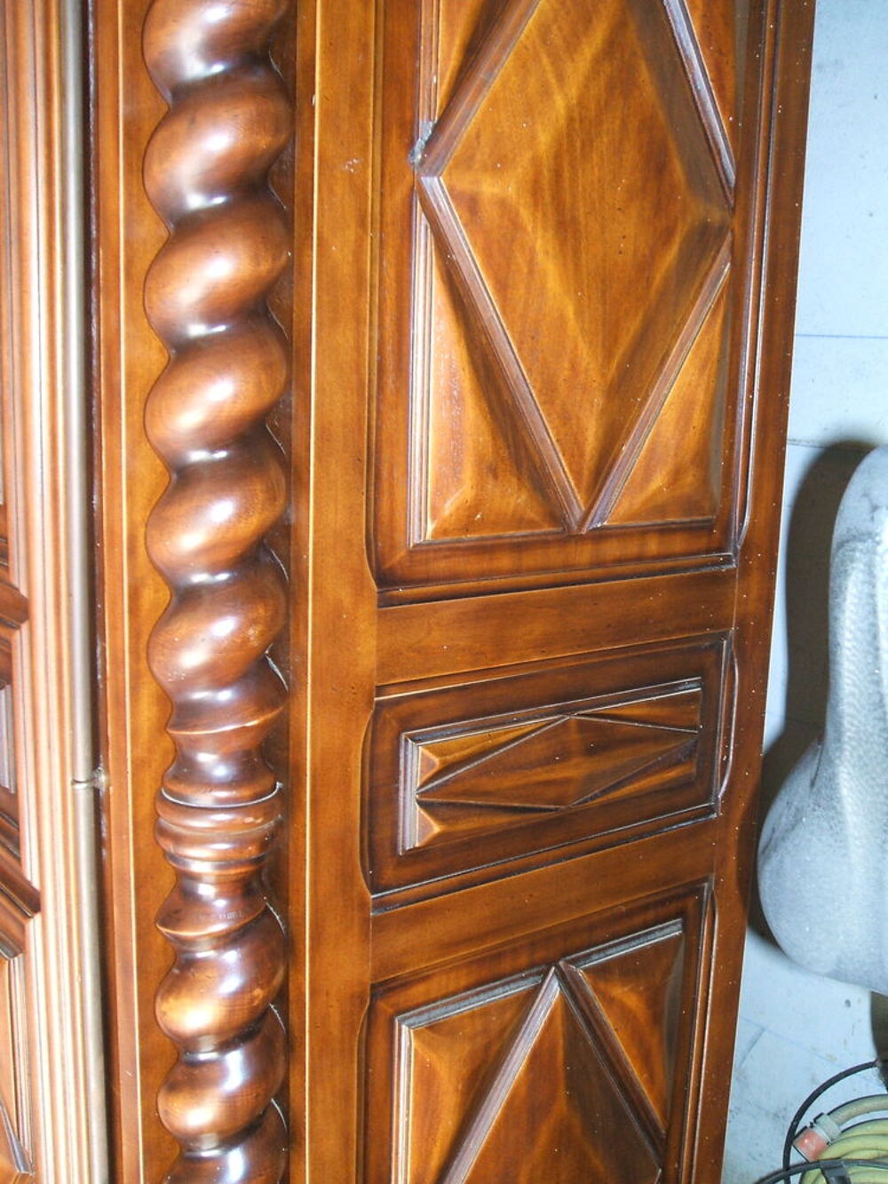 ARMOIRE +LIT +TABLE DE CHEVET Meubles