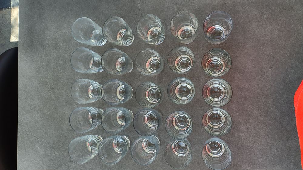 Lot de 25 verres multi usages tr&egrave;s bon &eacute;tat Cuisine