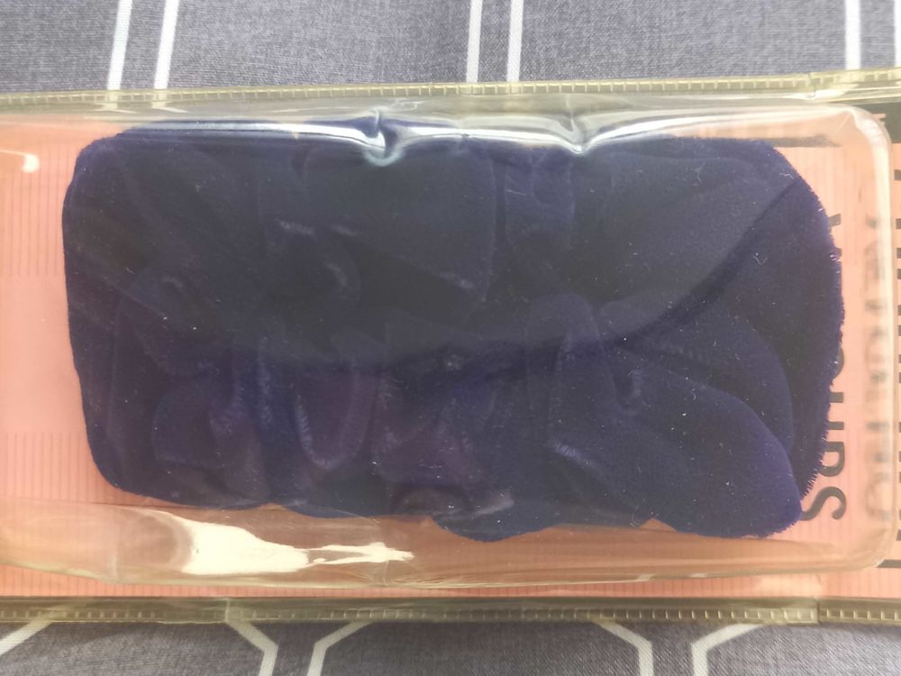 Chouchou velours, neuve, violet. Bo&icirc;te d'emballage ab&icirc;m&eacute; mais jamais ouvert Vêtements