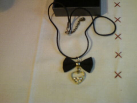 Joli collier velours + c?ur pierre N� 551 10 Beaune (21)