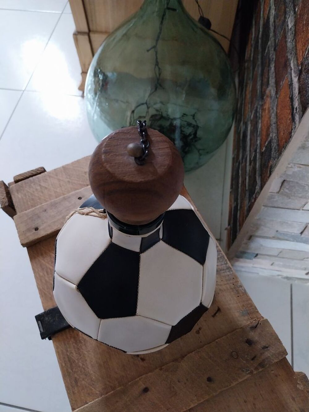 Vintage bouteille ballon de football en cuir ann&eacute;e 70 Dcoration