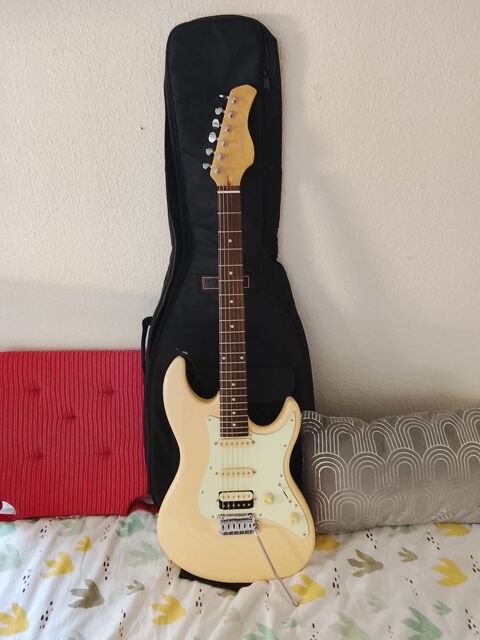 Guitare �lectrique Larry Carlton �tat neuf avec housse 60 Bischheim (67)