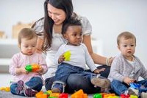   Recherche Baby-sitter / Garde d'Enfants à Domicile H/F 