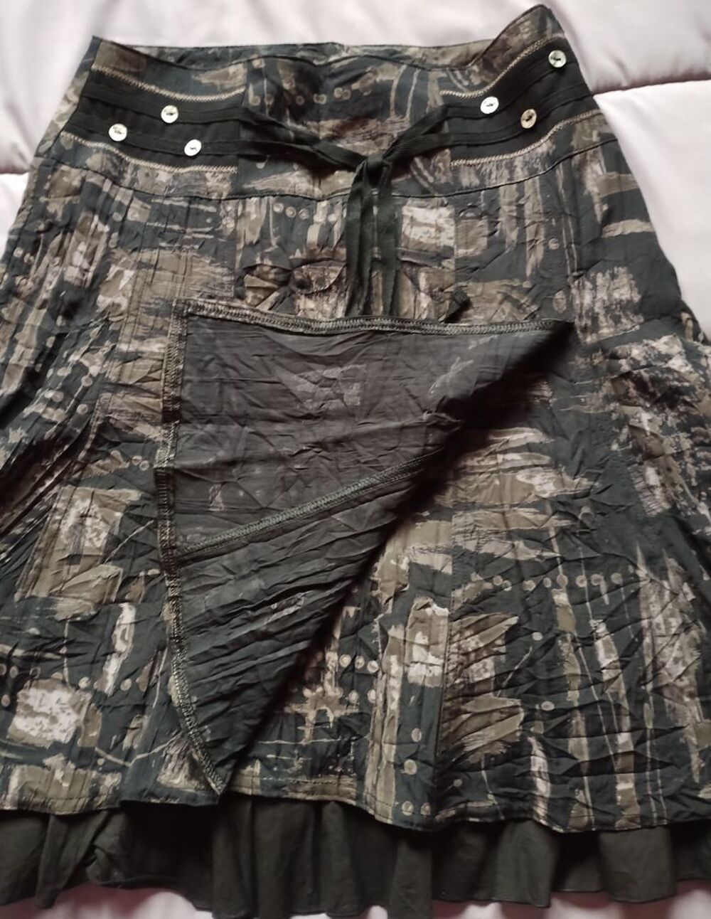 Jupe &eacute;l&eacute;gante avec motifs marron et noirs Vêtements