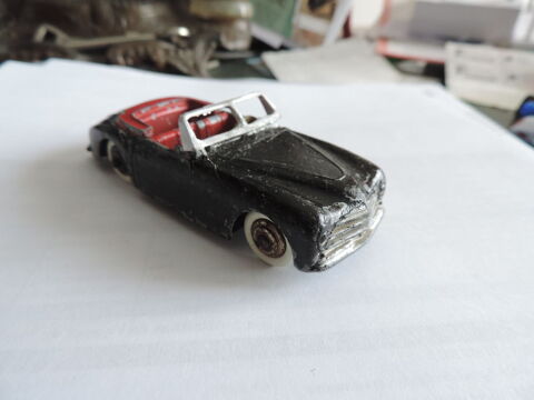 DINKY TOYS - SIMCA 8  SPORT.   Echelle : 1/43 �me. 18 Albi (81)