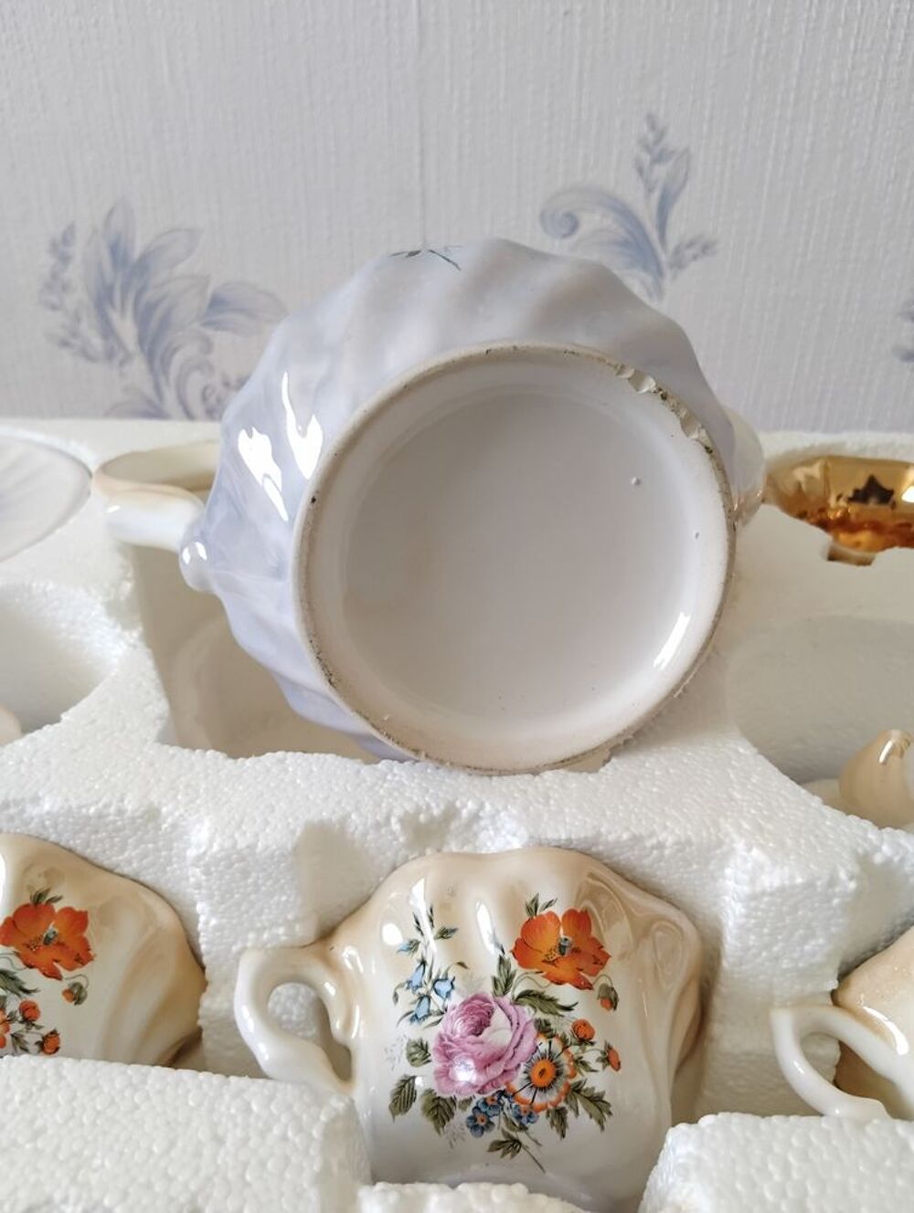 Service &agrave; th&eacute; vintage floral en faillance Décoration