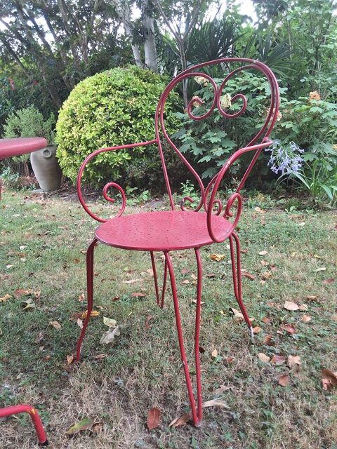 Table de jardin en fer forgé Pomps (64)