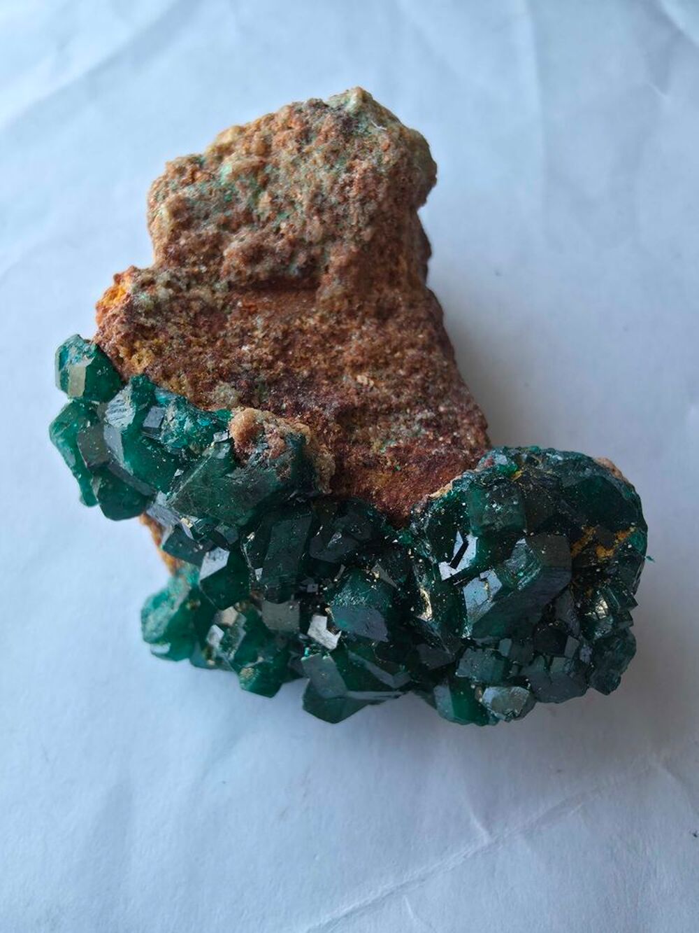 Min&eacute;ral Rare de Collection : Dioptase sur Matrice-Congo(RDC)-56g 