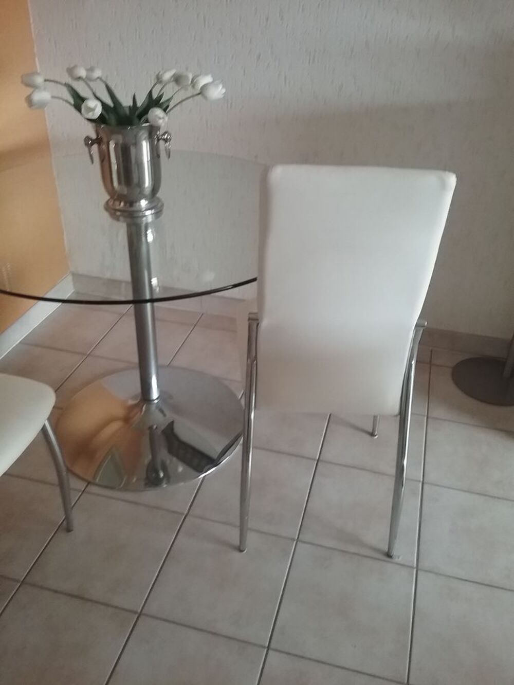 Table ronde et chaises Meubles