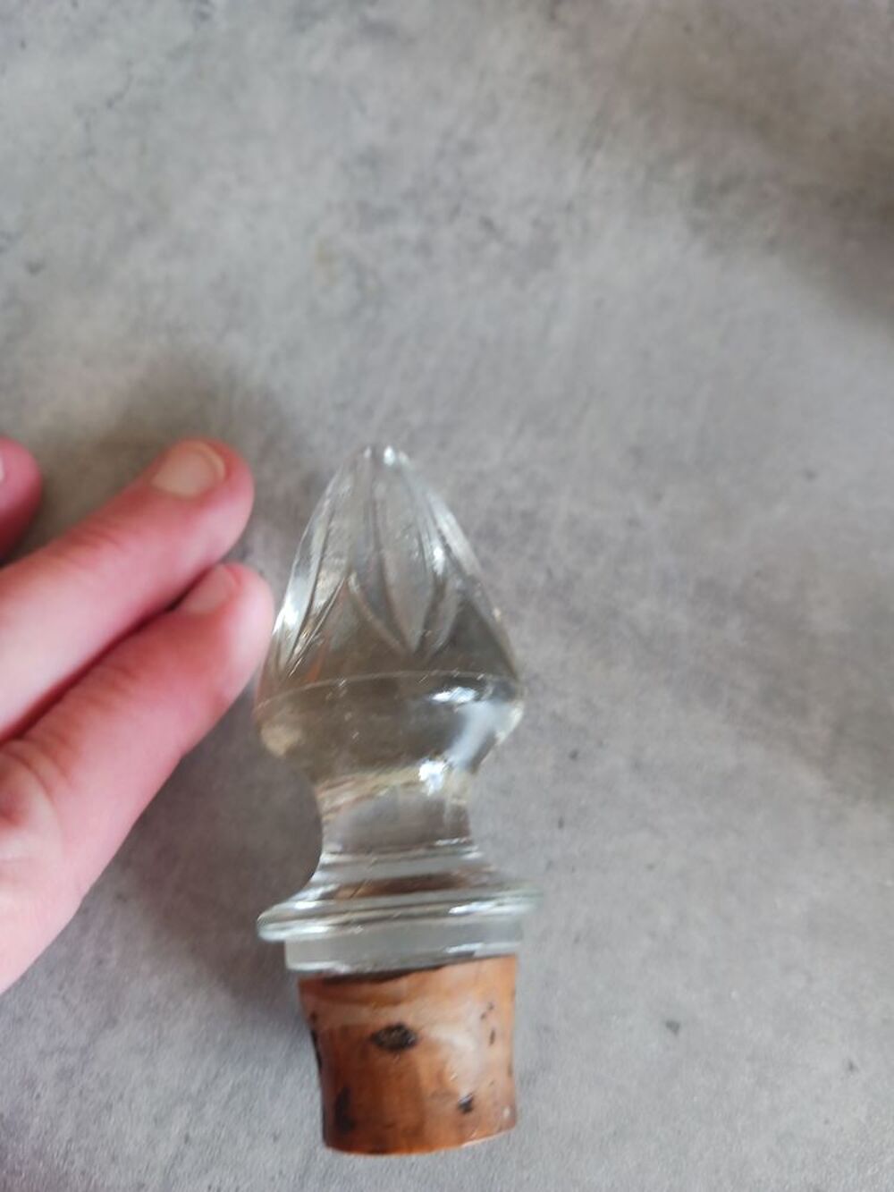 Ensemble de carafe et verres en verre avec bordures dor&eacute;es Décoration