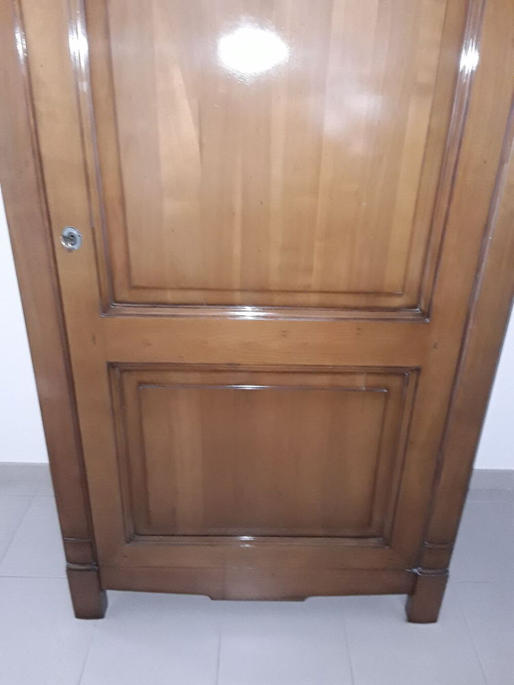 Armoire en merisier de marque crozatier Meubles