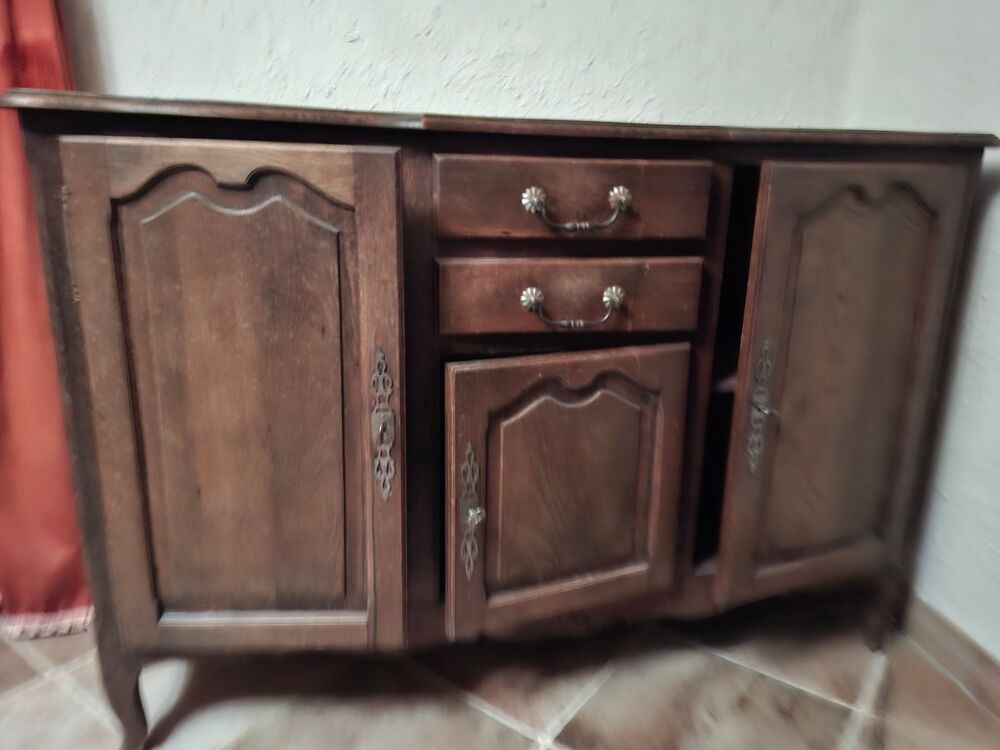 Buffet en ch&ecirc;ne massif 3 portes 2 tiroirs Meubles