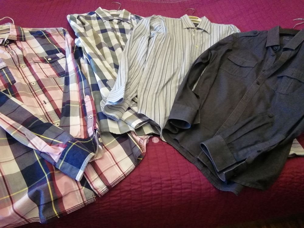 Lot de 4 chemises en taille M. Vtements