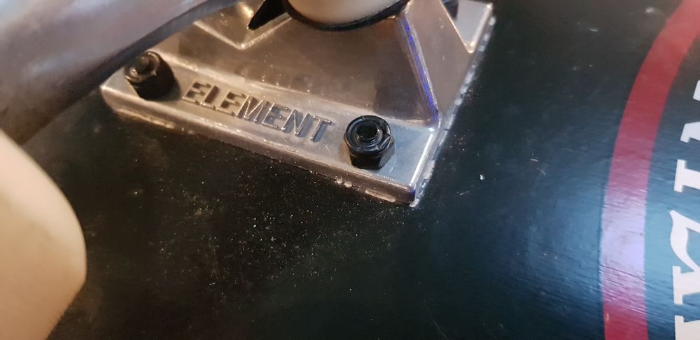 Skateboard Element-tr&egrave;s bon &eacute;tat-peu utilis&eacute; Sports