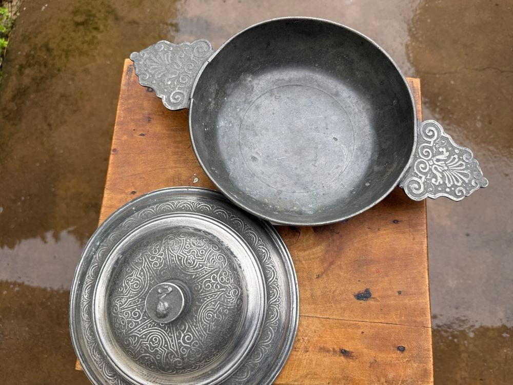 petite soupi&egrave;re en &eacute;taim Décoration