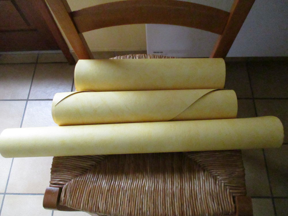 tapisserie jaune neuve et autres Décoration