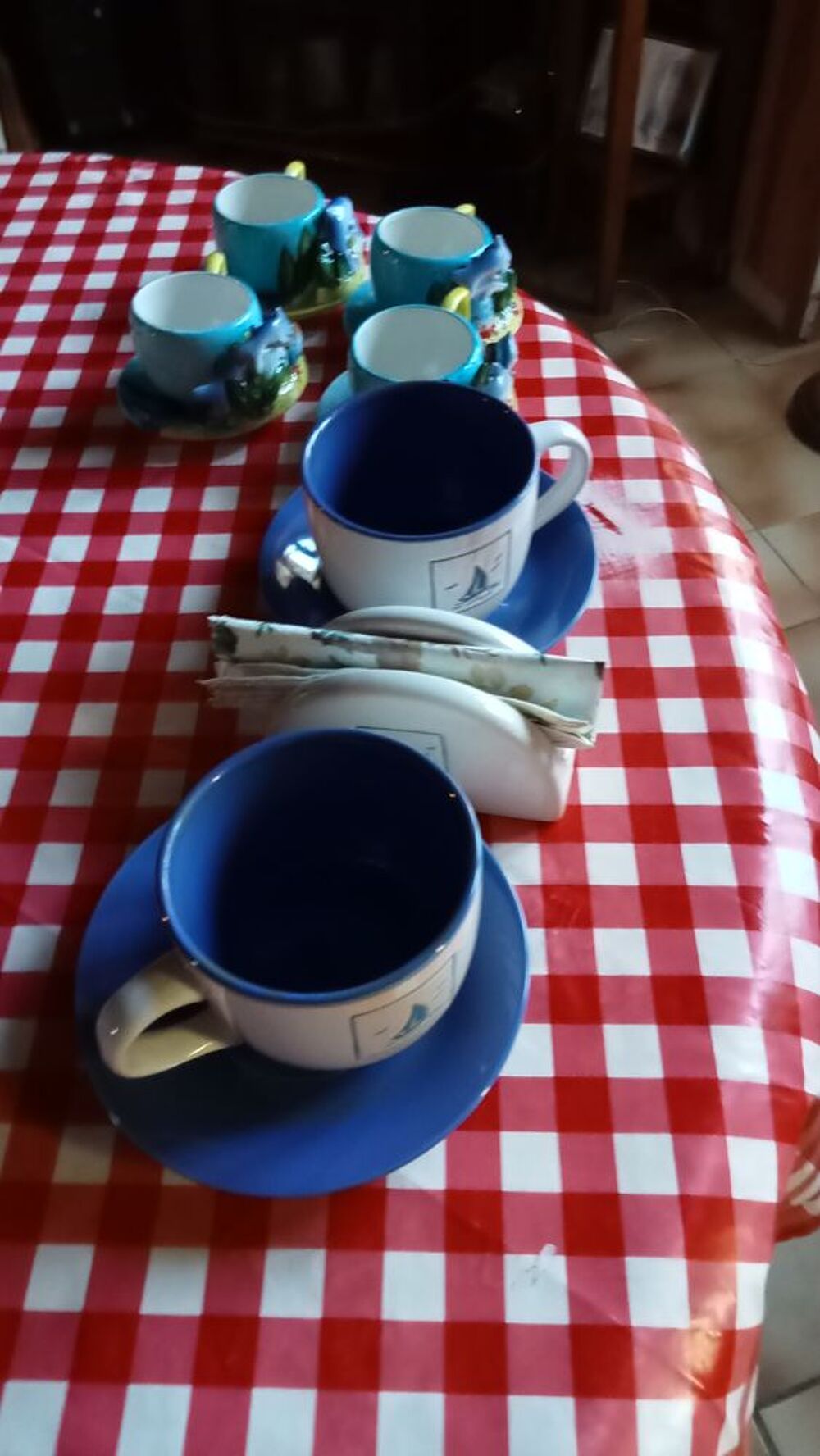 ensemble de tasses et set pour le petit d&eacute;jeuner Cuisine