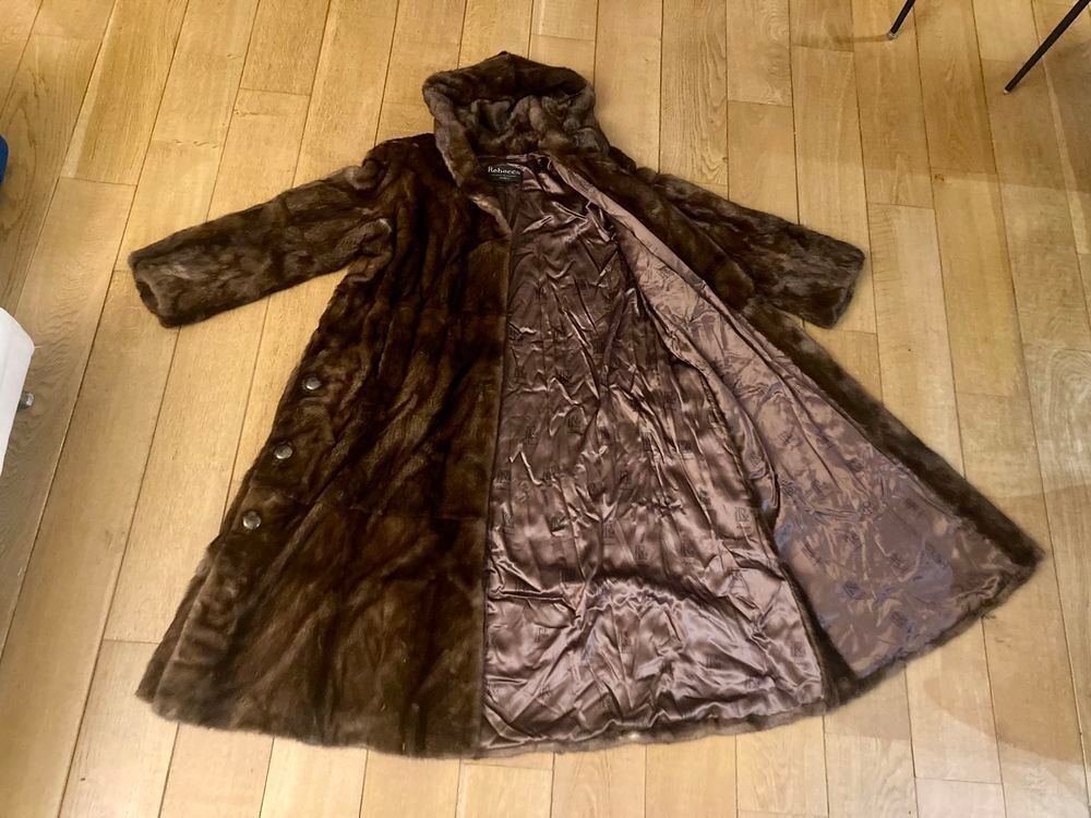 Tr&egrave;s ample manteau de fourrure en vison avec capuche Vêtements