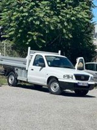 B 2500 B2500 BEN D DX 2005 occasion 13320 Bouc-Bel-Air