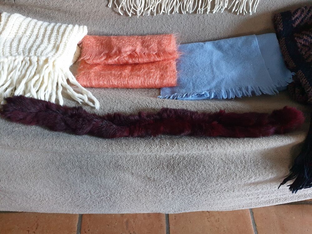 Echarpes en laine avec franches
Vêtements