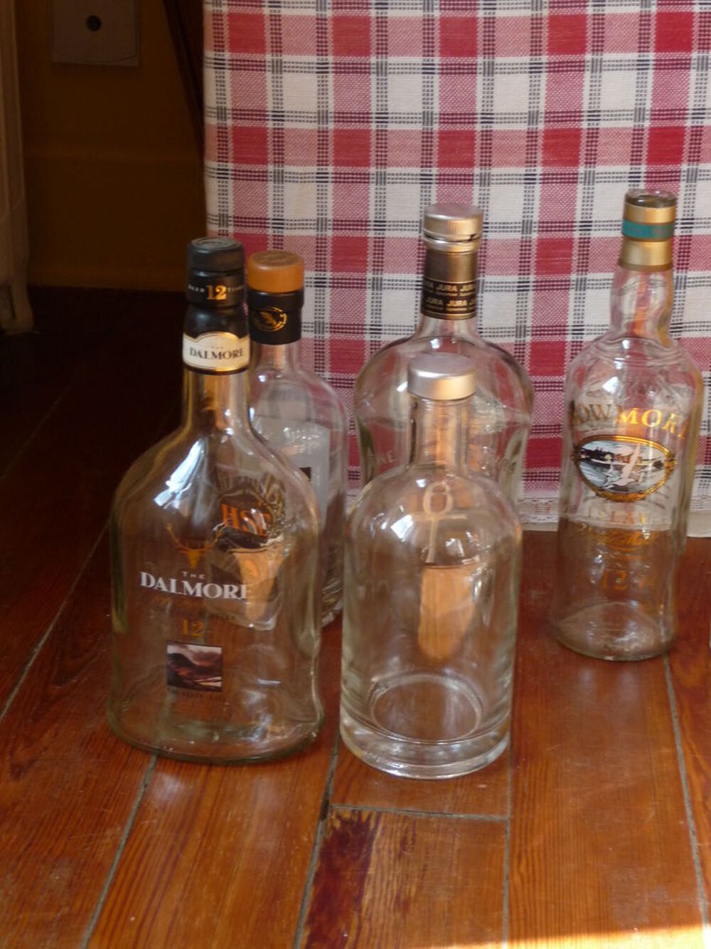 LOT DE 33 BOUTEILLES ET FLACONS VIDES Décoration