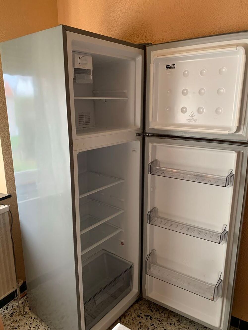 R&eacute;frig&eacute;rateur combin&eacute; Saba Electroménager